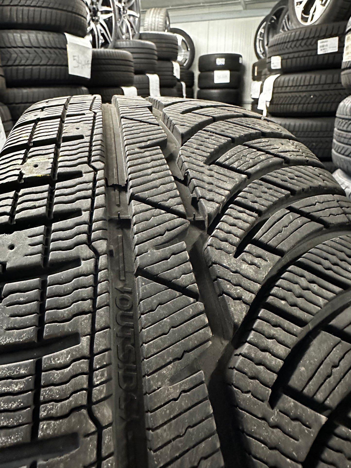 Оригинал BMW Gepanzert 7er F01 F02 PAX 245 710 R490 AC Бмв 7-ма серия Ф01 Ф02 Бронирана 245 710 Р490 АЦ PAX зимен комплект зимни гуми