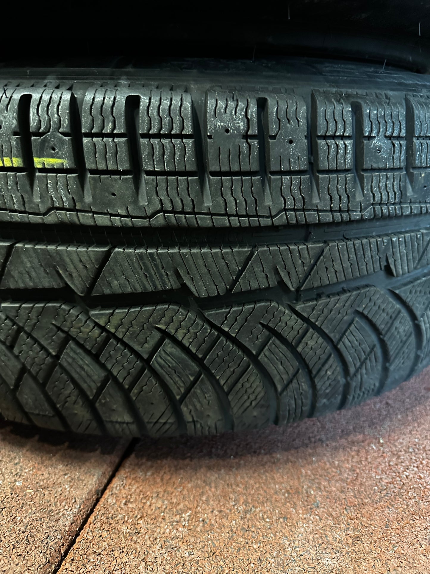 Оригинал BMW Gepanzert 7er F01 F02 PAX 245 710 R490 AC Бмв 7-ма серия Ф01 Ф02 Бронирана 245 710 Р490 АЦ PAX зимен комплект зимни гуми