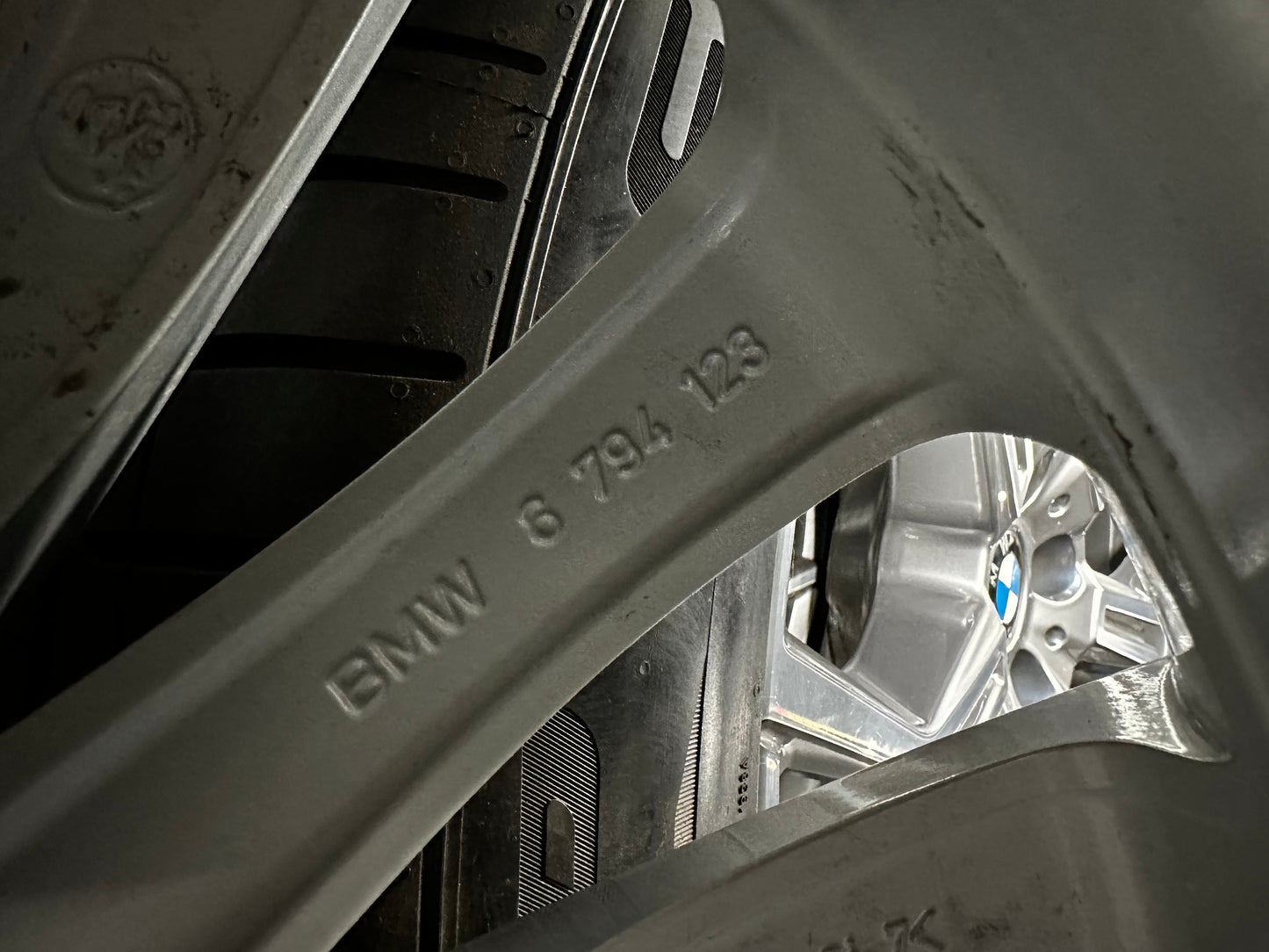 Оригинал BMW Gepanzert 7er F01 F02 PAX 245 710 R490 AC Бмв 7-ма серия Ф01 Ф02 Бронирана 245 710 Р490 АЦ PAX зимен комплект зимни гуми