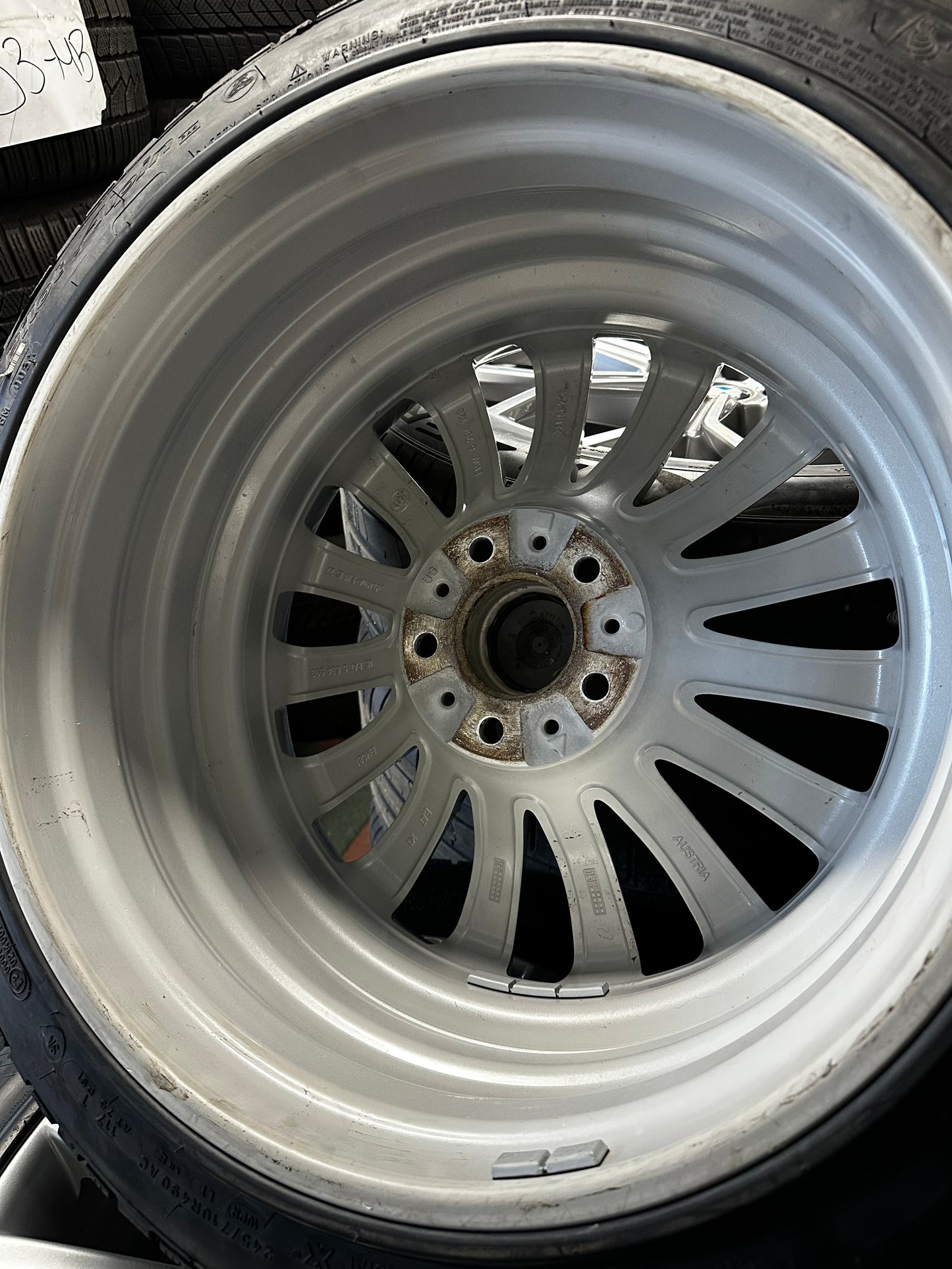 Оригинал BMW Gepanzert 7er F01 F02 PAX 245 710 R490 AC Бмв 7-ма серия Ф01 Ф02 Бронирана 245 710 Р490 АЦ PAX зимен комплект зимни гуми