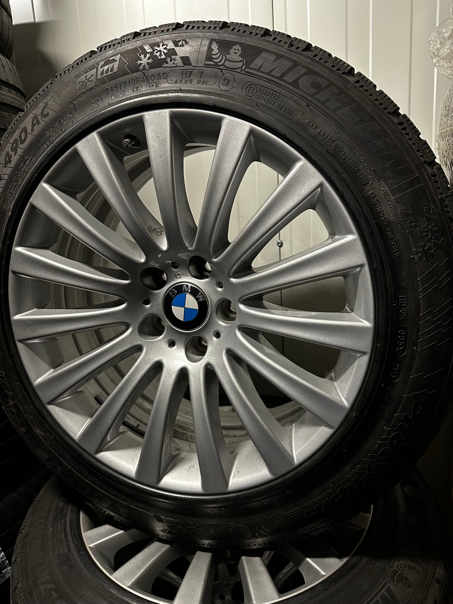 Оригинал BMW Gepanzert 7er F01 F02 PAX 245 710 R490 AC Бмв 7-ма серия Ф01 Ф02 Бронирана 245 710 Р490 АЦ PAX зимен комплект зимни гуми