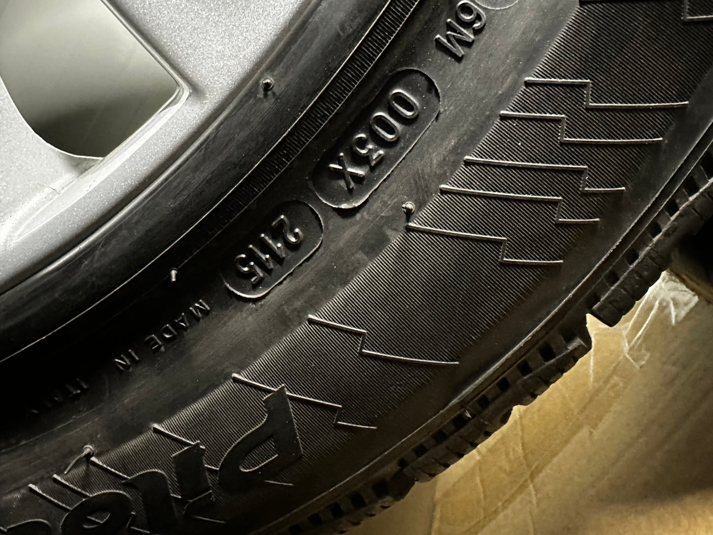 Оригинал BMW Gepanzert 7er F01 F02 PAX 245 710 R490 AC Бмв 7-ма серия Ф01 Ф02 Бронирана 245 710 Р490 АЦ PAX зимен комплект зимни гуми
