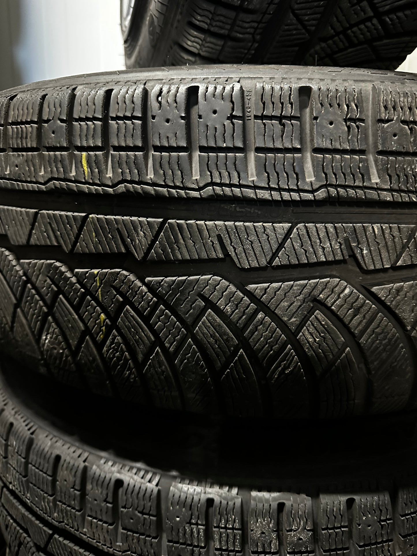 Оригинал BMW Gepanzert 7er F01 F02 PAX 245 710 R490 AC Бмв 7-ма серия Ф01 Ф02 Бронирана 245 710 Р490 АЦ PAX зимен комплект зимни гуми