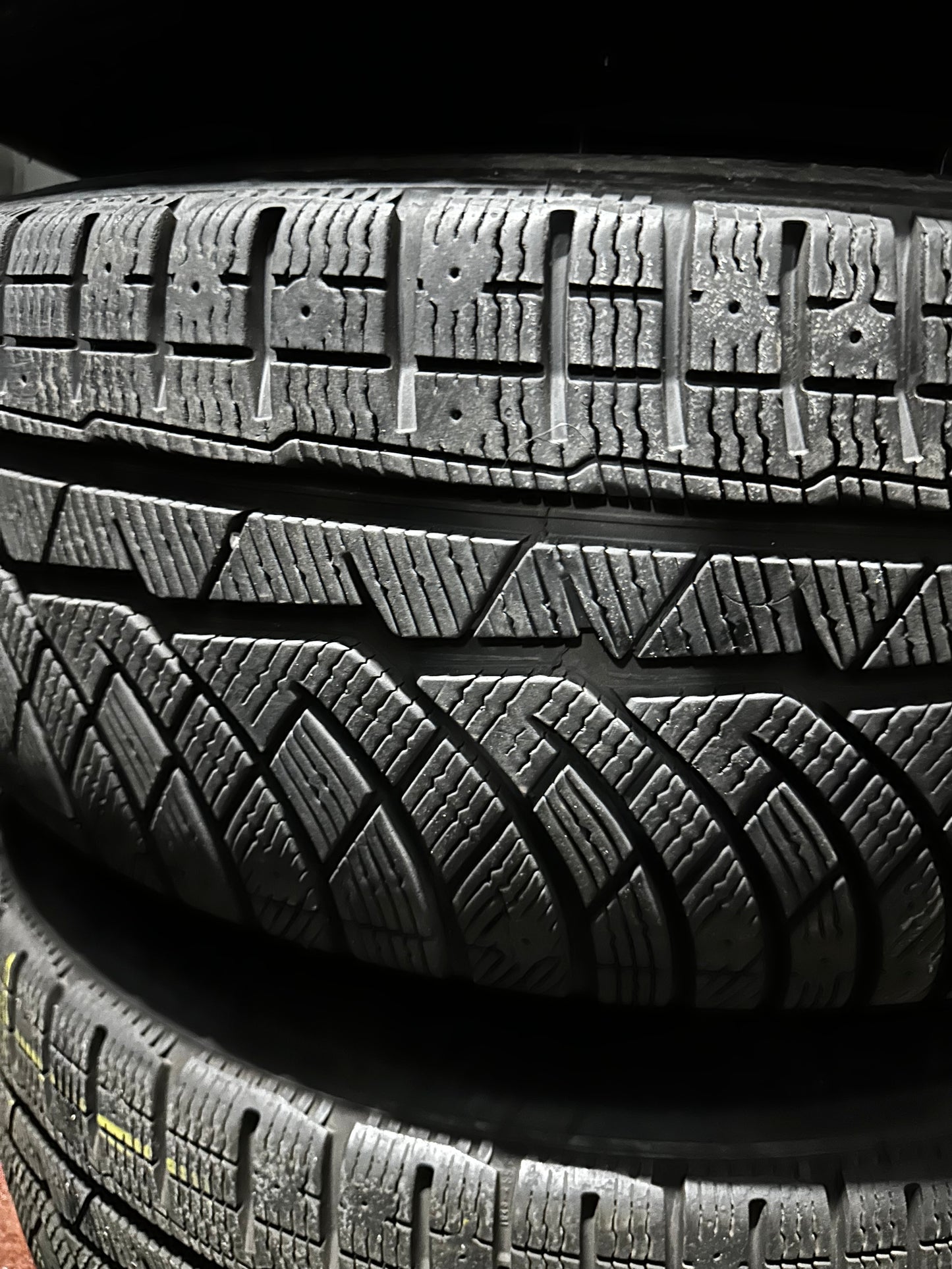 Оригинал BMW Gepanzert 7er F01 F02 PAX 245 710 R490 AC Бмв 7-ма серия Ф01 Ф02 Бронирана 245 710 Р490 АЦ PAX зимен комплект зимни гуми