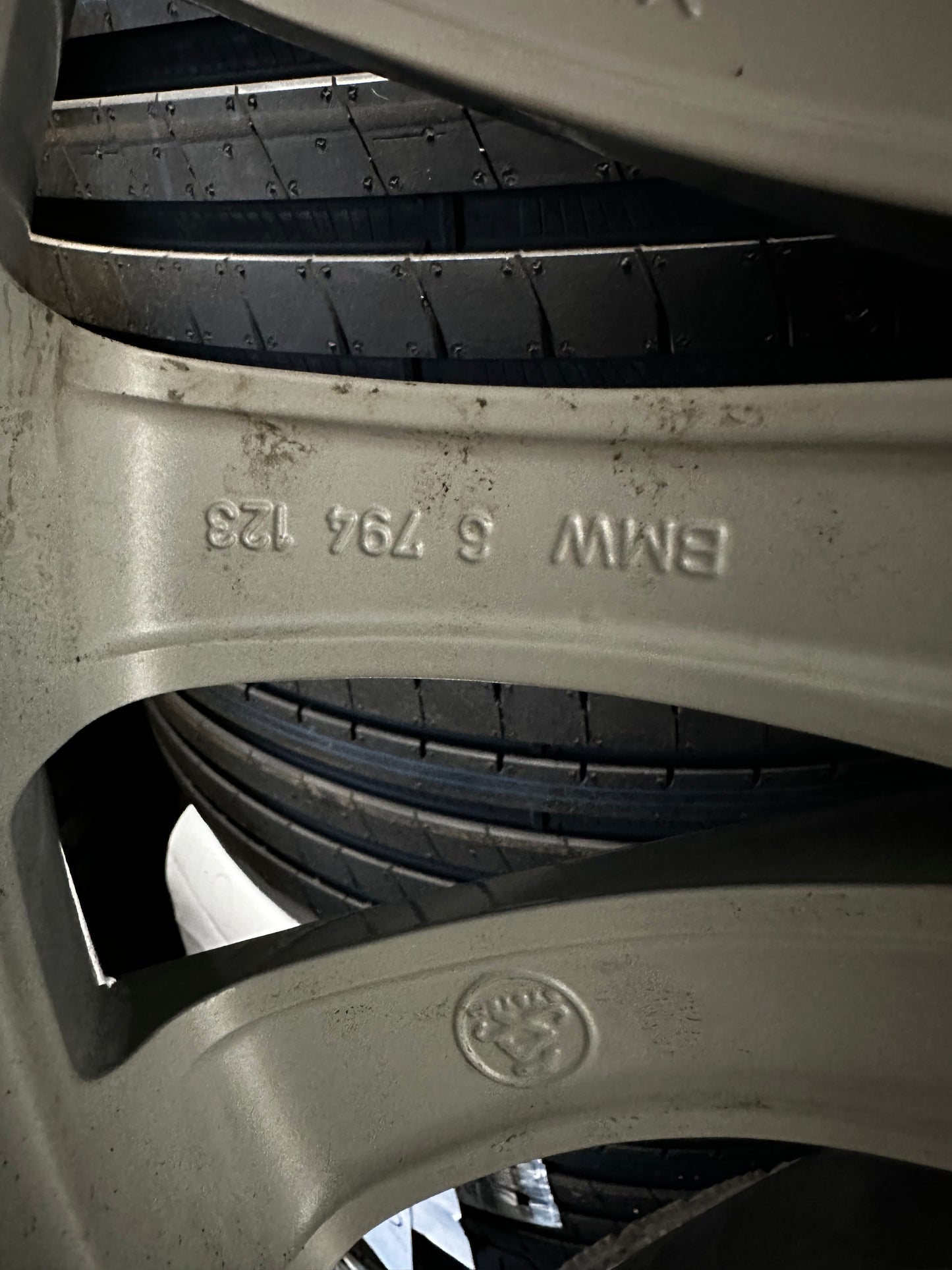 Оригинал BMW Gepanzert 7er F01 F02 PAX 245 710 R490 AC Бмв 7-ма серия Ф01 Ф02 Бронирана 245 710 Р490 АЦ PAX зимен комплект зимни гуми