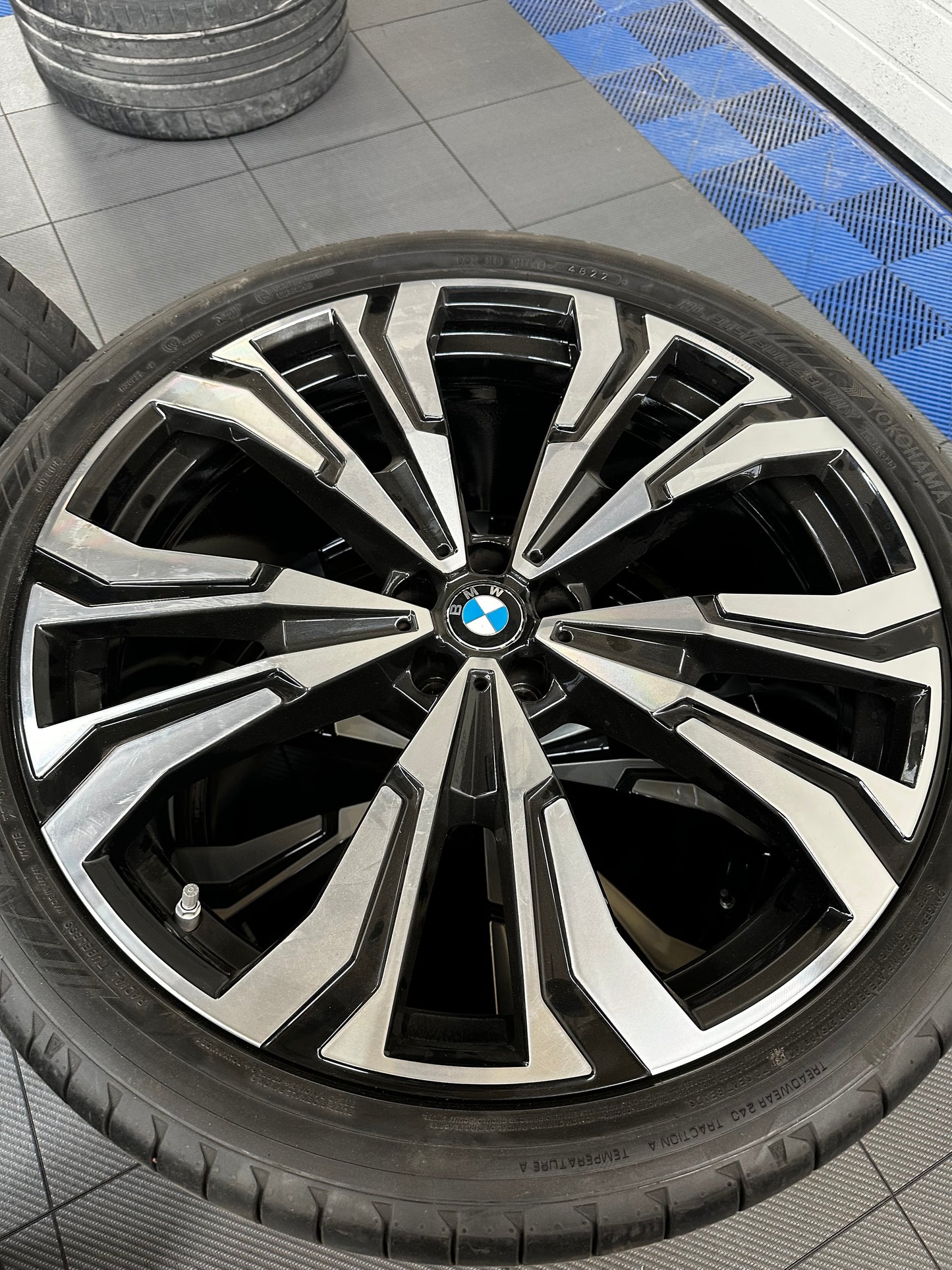 Оригинал BMW X7 G07 23 Zoll 914i Бмв X7 G07 23 цола джанти летен комплект летни гуми