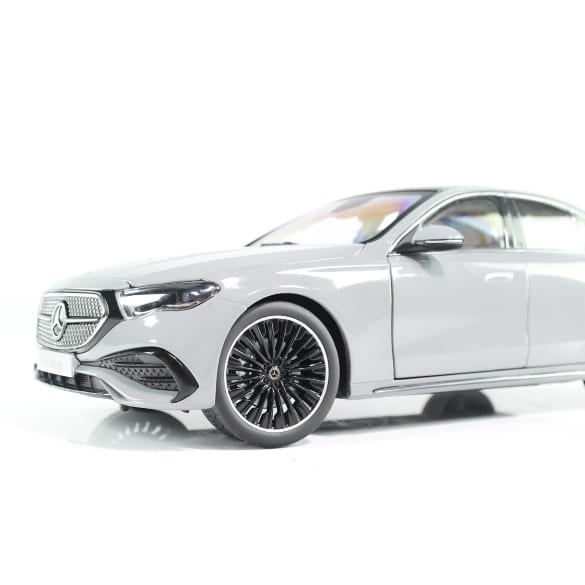 Mercedes Benz E Klasse W214 AMG alpingrey 1:18 NOREV B66961119 Мерцедес Бенц Е Класа сив отваряем