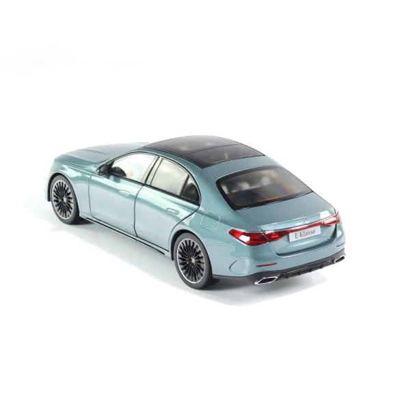 Mercedes Benz E Klasse W214 AMG verdesilber 1:18 NOREV B66961118 Мерцедес Бенц Е Класа 4х4 сиво зелен отваряем