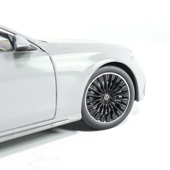 Mercedes Benz E Klasse W214 AMG alpingrey 1:18 NOREV B66961119 Мерцедес Бенц Е Класа сив отваряем