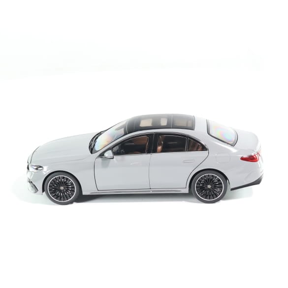 Mercedes Benz E Klasse W214 AMG alpingrey 1:18 NOREV B66961119 Мерцедес Бенц Е Класа сив отваряем
