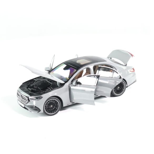 Mercedes Benz E Klasse W214 AMG alpingrey 1:18 NOREV B66961119 Мерцедес Бенц Е Класа сив отваряем