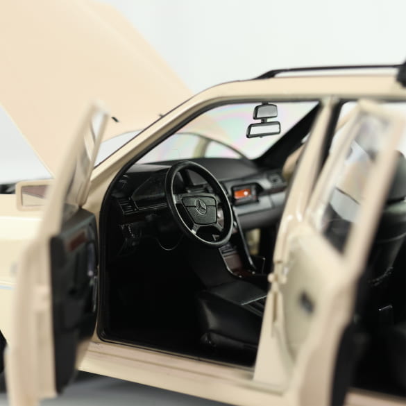 Mercedes Benz E Klasse Taxi W124 300D Limited 1000 1:18 NOREV B66040702 Мерцедес Бенц Е Класа Такси 300Д отваряем Лимитирана 1000