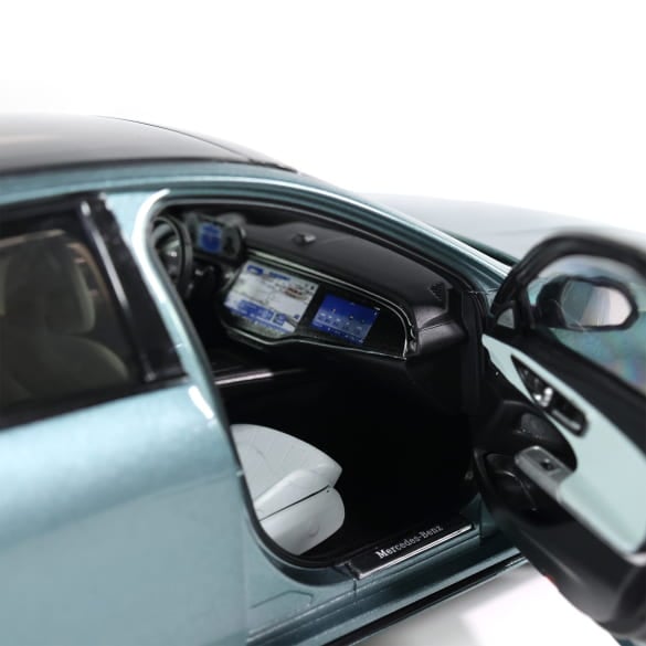 Mercedes Benz E Klasse W214 AMG verdesilber 1:18 NOREV B66961118 Мерцедес Бенц Е Класа 4х4 сиво зелен отваряем