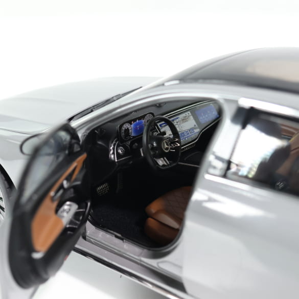 Mercedes Benz E Klasse W214 AMG alpingrey 1:18 NOREV B66961119 Мерцедес Бенц Е Класа сив отваряем