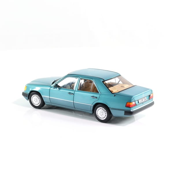 Mercedes Benz 230 E Klasse W124 beryll blue 1:18 NOREV B66040698 Мерцедес Бенц 230 Е Класа син отваряем