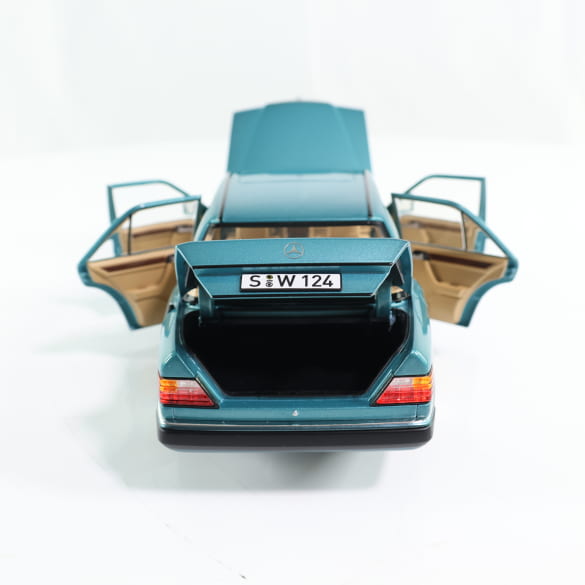 Mercedes Benz 230 E Klasse W124 beryll blue 1:18 NOREV B66040698 Мерцедес Бенц 230 Е Класа син отваряем