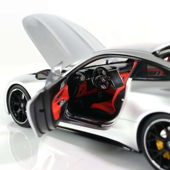 Mercedes Benz AMG GT63 C192 silber 1:18 NOREV B66960583 Мерцедес Бенц АМГ ГТ63 сив отваряем