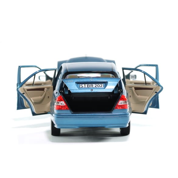 Mercedes Benz C200 W202 blue 1:18 NOREV B66040704 Мерцедес Бенц Ц200 син отваряем