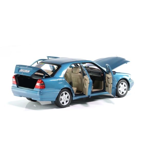Mercedes Benz C200 W202 blue 1:18 NOREV B66040704 Мерцедес Бенц Ц200 син отваряем