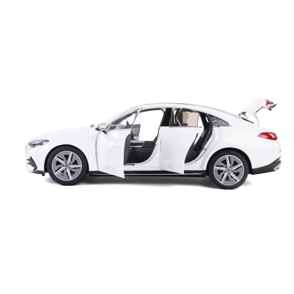 Mercedes Benz CLA W174 white 1:18 NOREV B66960843 Мерцедес Бенц Цла Класа бял отваряем