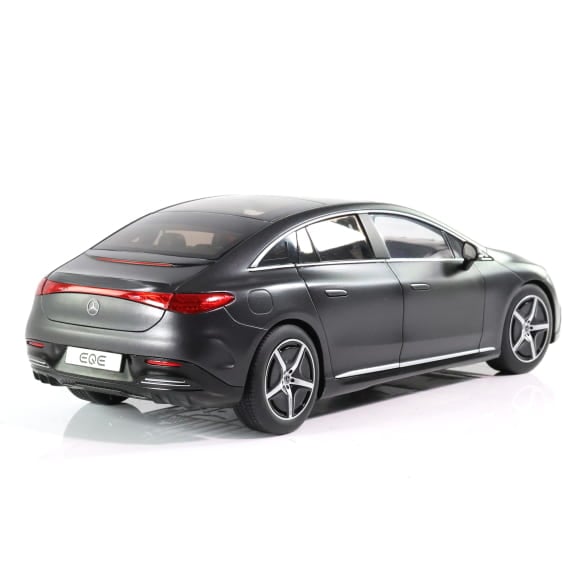 Mercedes Benz EQЕ V295 black 1:18 NOREV B66961108 Мерцедес Бенц черен отваряем