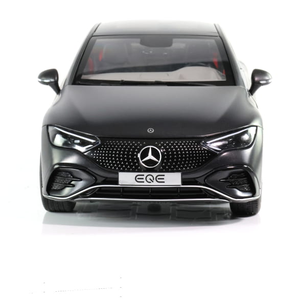 Mercedes Benz EQЕ V295 black 1:18 NOREV B66961108 Мерцедес Бенц черен отваряем