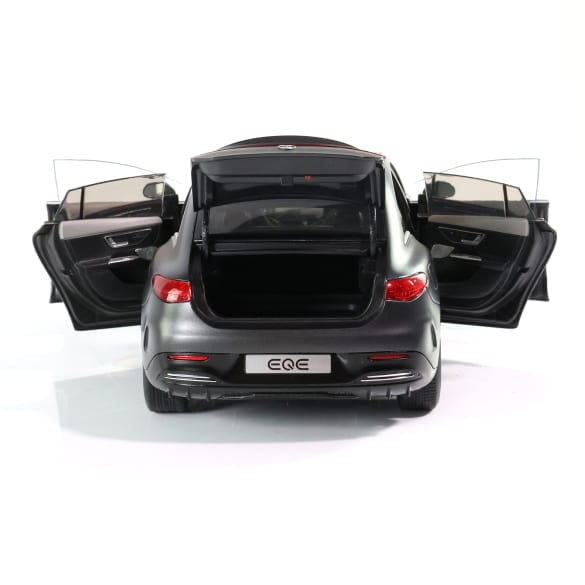 Mercedes Benz EQЕ V295 black 1:18 NOREV B66961108 Мерцедес Бенц черен отваряем