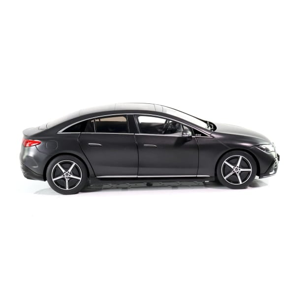 Mercedes Benz EQЕ V295 black 1:18 NOREV B66961108 Мерцедес Бенц черен отваряем