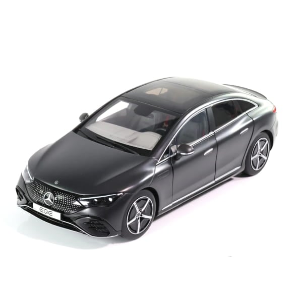 Mercedes Benz EQЕ V295 black 1:18 NOREV B66961108 Мерцедес Бенц черен отваряем