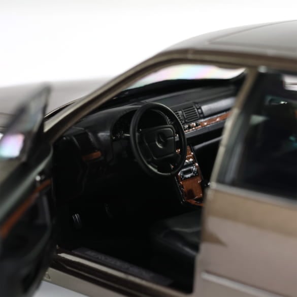 Mercedes Benz S600 W140 Braun 1:18 NOREV B66040684 Мерцедес Бенц С600 кафяв отваряем
