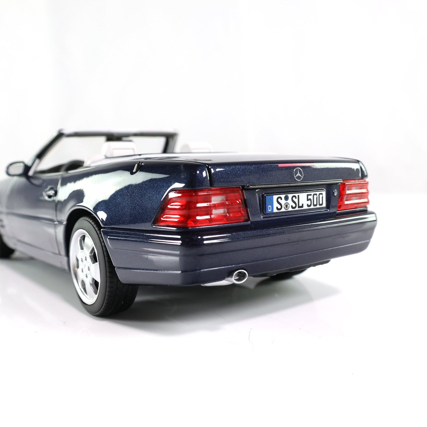 Mercedes Benz SL500 R129 Cabrio azurblau 1:18 NOREV B66040657 Мерцедес Бенц СЛ500 Кабрио син отваряем