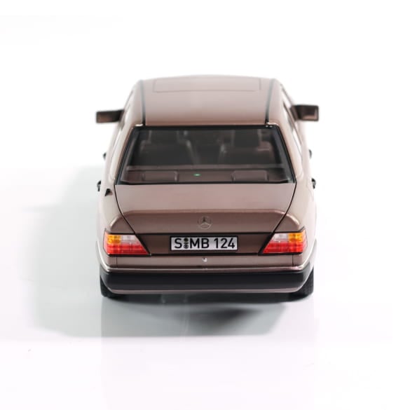 Mercedes Benz 230 E Klasse W124 rosenholz 1:18 NOREV B66040697 Мерцедес Бенц 230 Е Класа роза кафяв отваряем