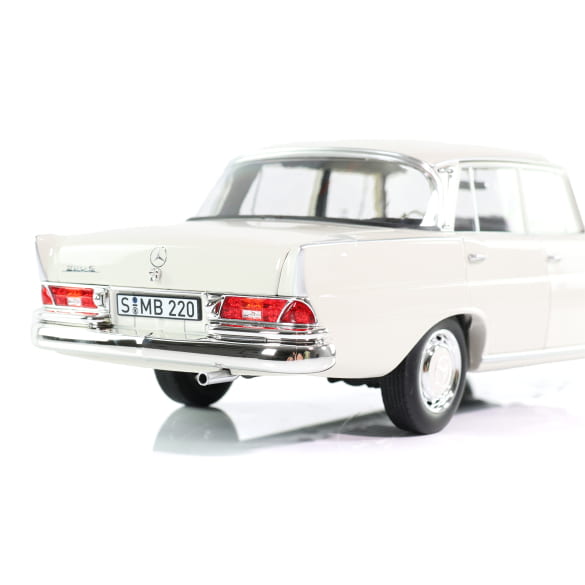 Mercedes Benz 220S W111 white 1:18 NOREV B66041218 Мерцедес Бенц 200С бял отваряем