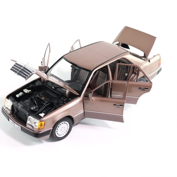 Mercedes Benz 230 E Klasse W124 rosenholz 1:18 NOREV B66040697 Мерцедес Бенц 230 Е Класа роза кафяв отваряем