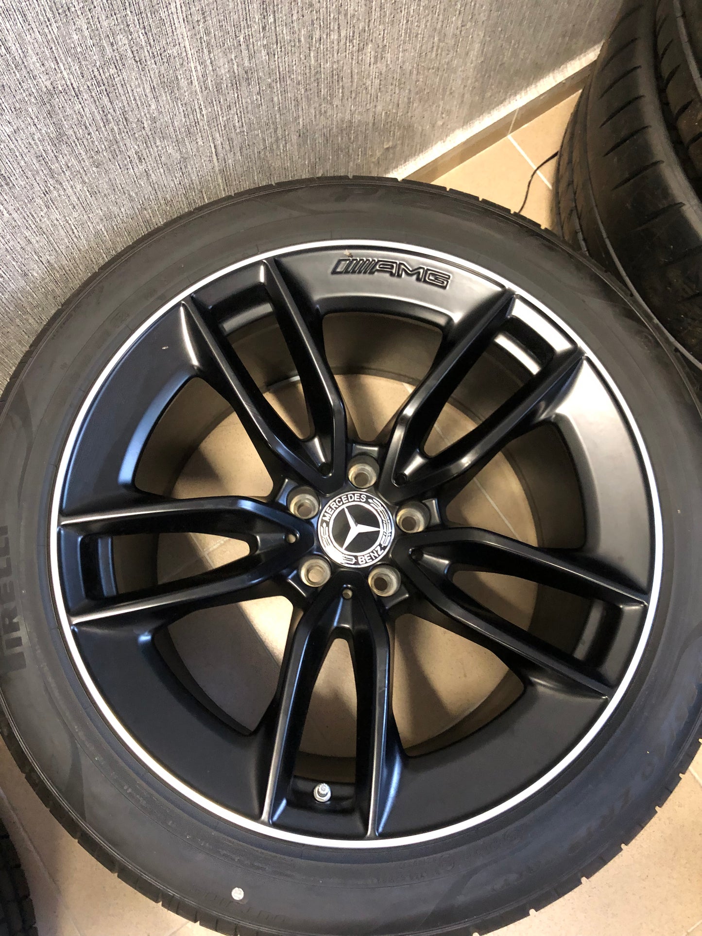 Нови Mercedes AMG GT 4 door W290 19 цола джанти летен комплект гуми