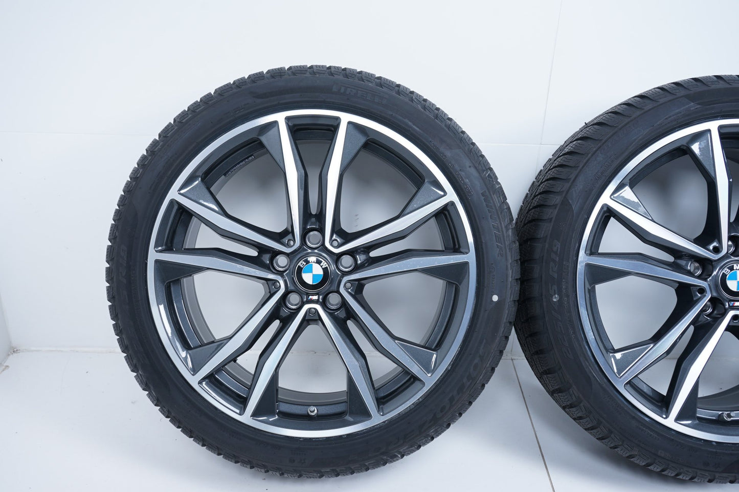 Оригинални Нови BMW X1 X2 F48 F39 Бмв 225 45 19 цола зимен комплект зимни гуми 5x112