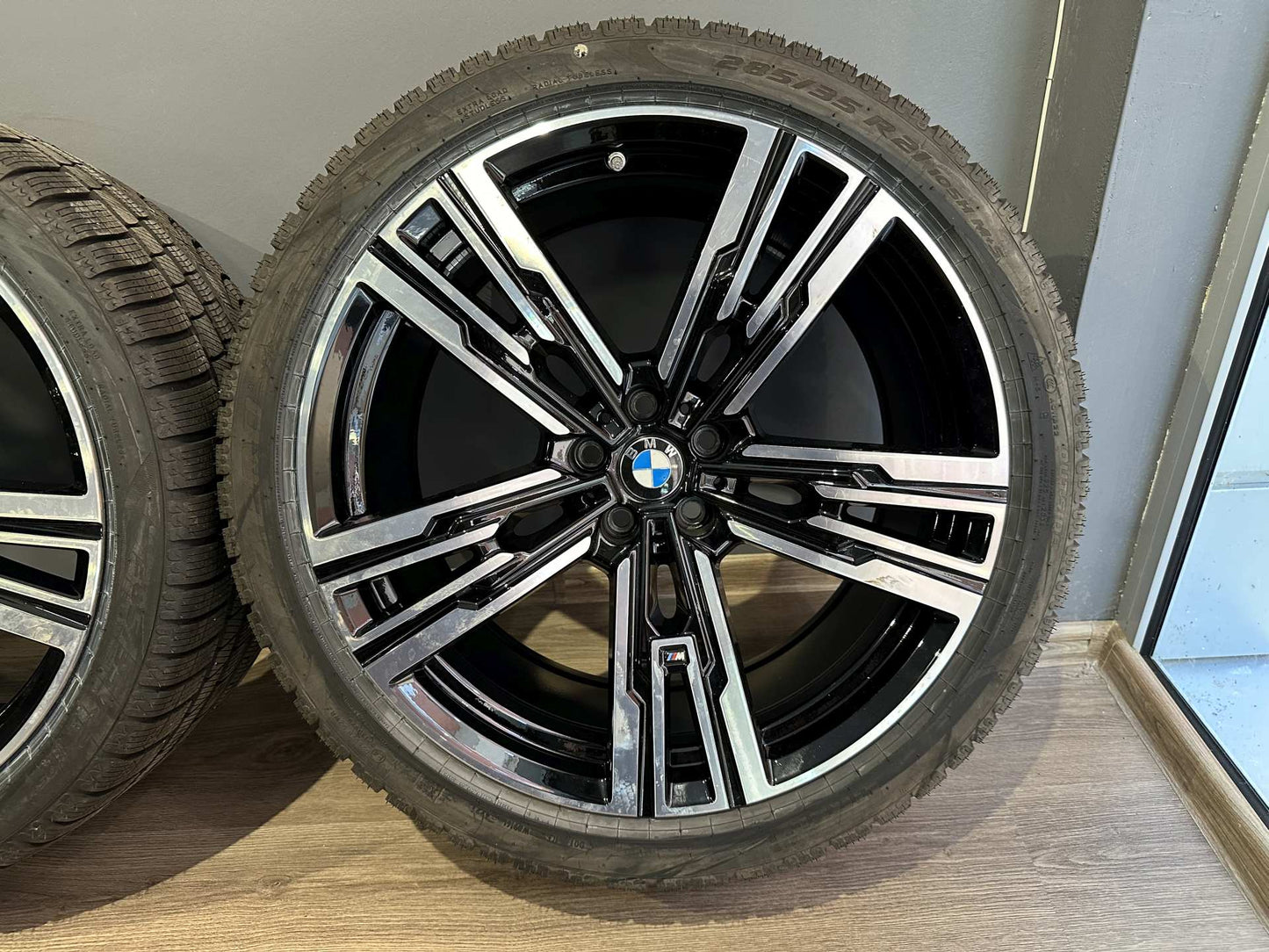 Нови Оригинал BMW 7er i7 G70 G7L 21 Zoll 908M Бмв 7-ма серия и7 Г70 21 цола 908М зимен комплект зимни гуми