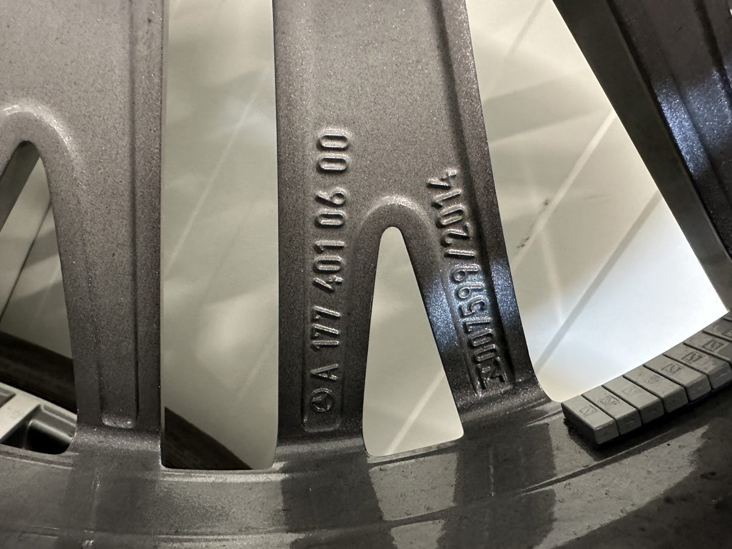 Оригинал Като Нови Mercedes A B Cla Klasse 18 Zoll W177 W247 W118 Мерцедес А Б Цла Класа 18 цола джанти летен комплект летни гуми