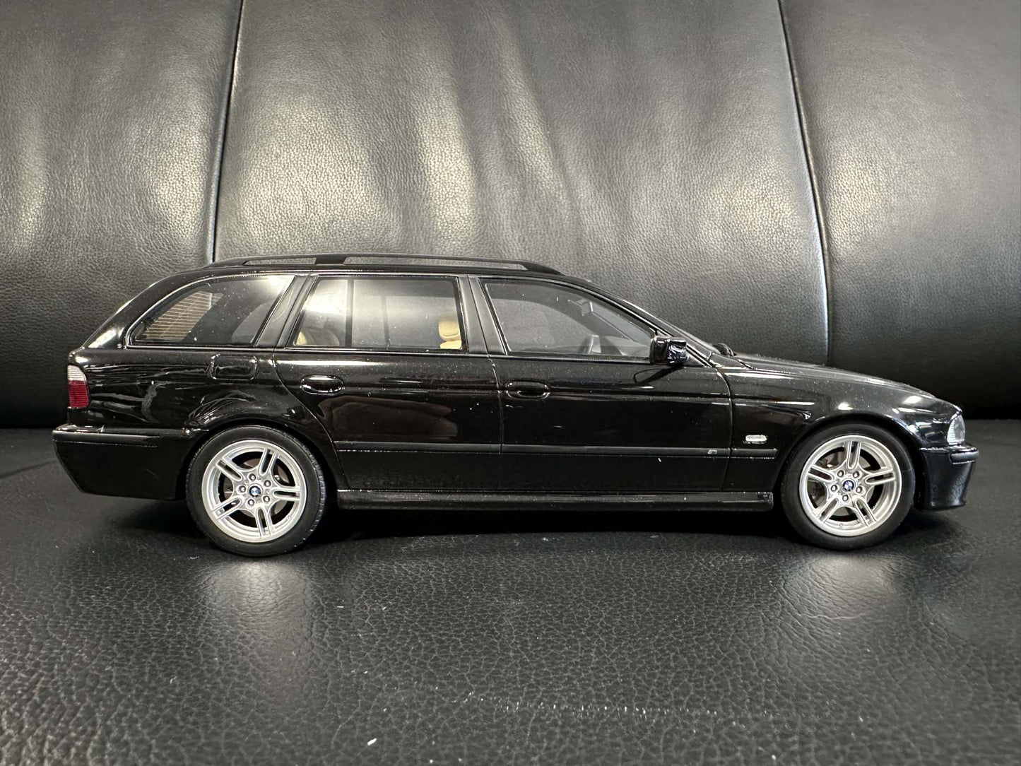 Bmw 540i E39 Kombi black Limitiert 346/2500 1:18 OTTO OT1013 Бмв 540и Е39 Комби черен Лимитирана
