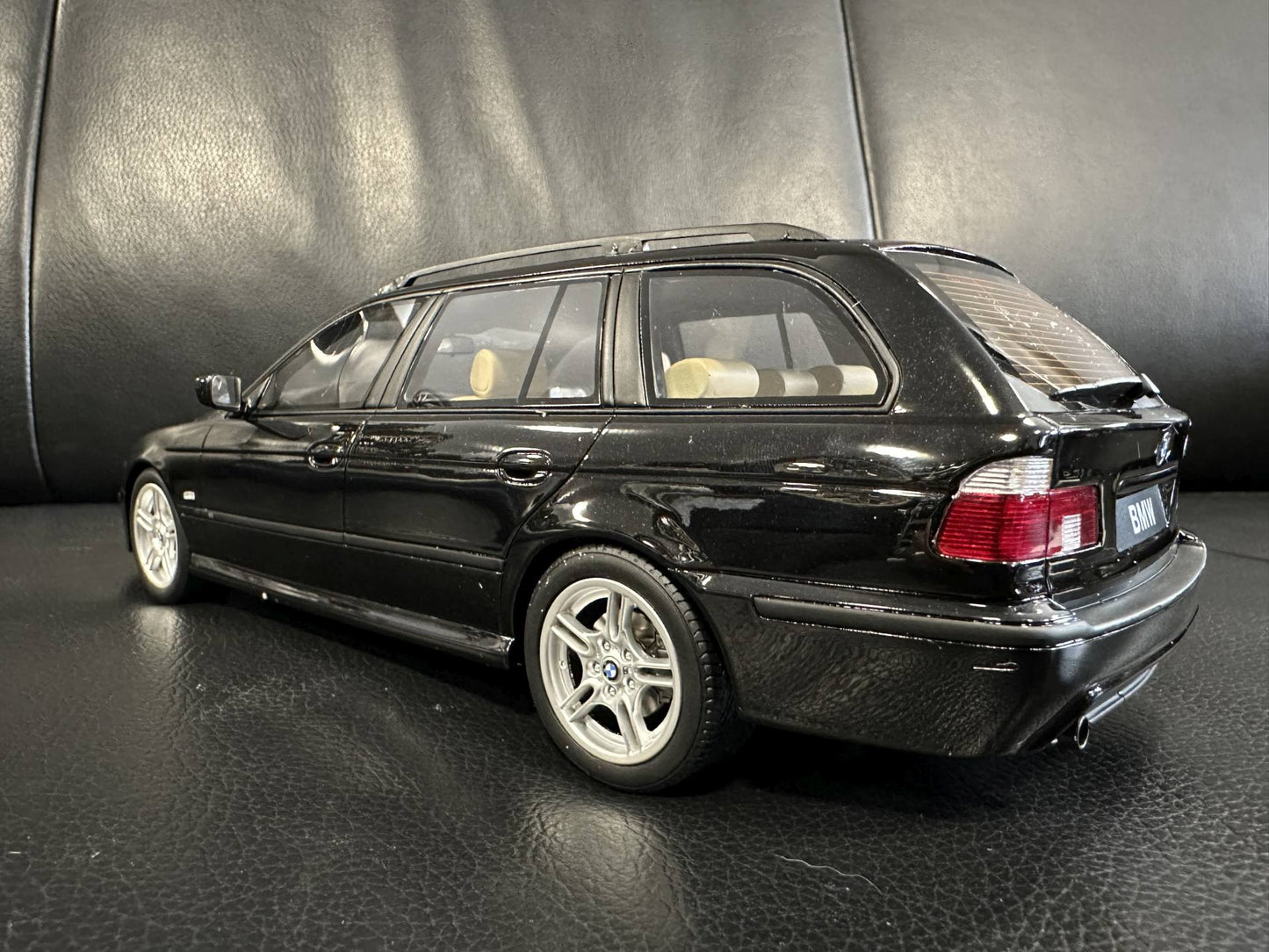 Bmw 540i E39 Kombi black Limitiert 346/2500 1:18 OTTO OT1013 Бмв 540и Е39 Комби черен Лимитирана