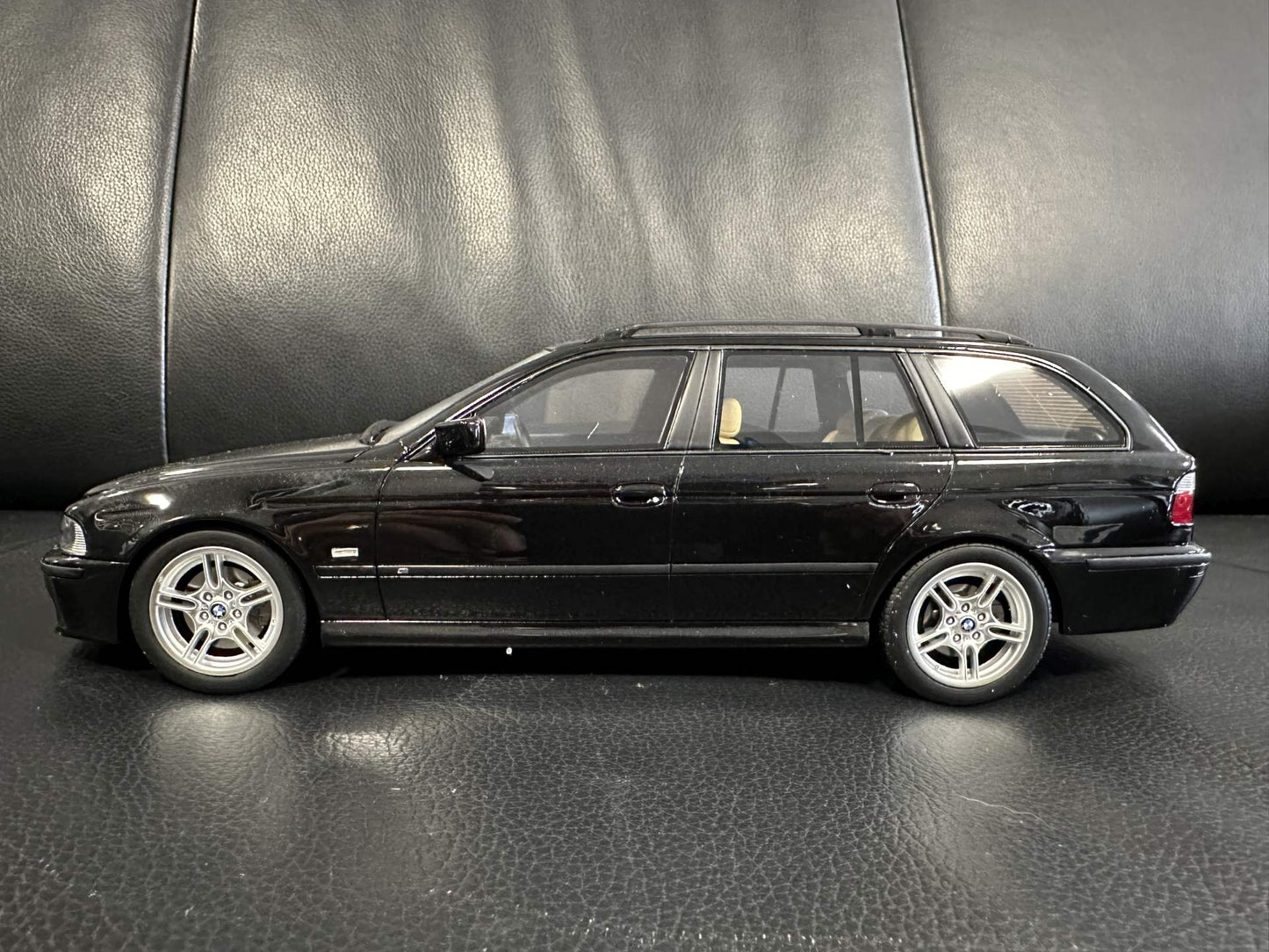 Bmw 540i E39 Kombi black Limitiert 346/2500 1:18 OTTO OT1013 Бмв 540и Е39 Комби черен Лимитирана