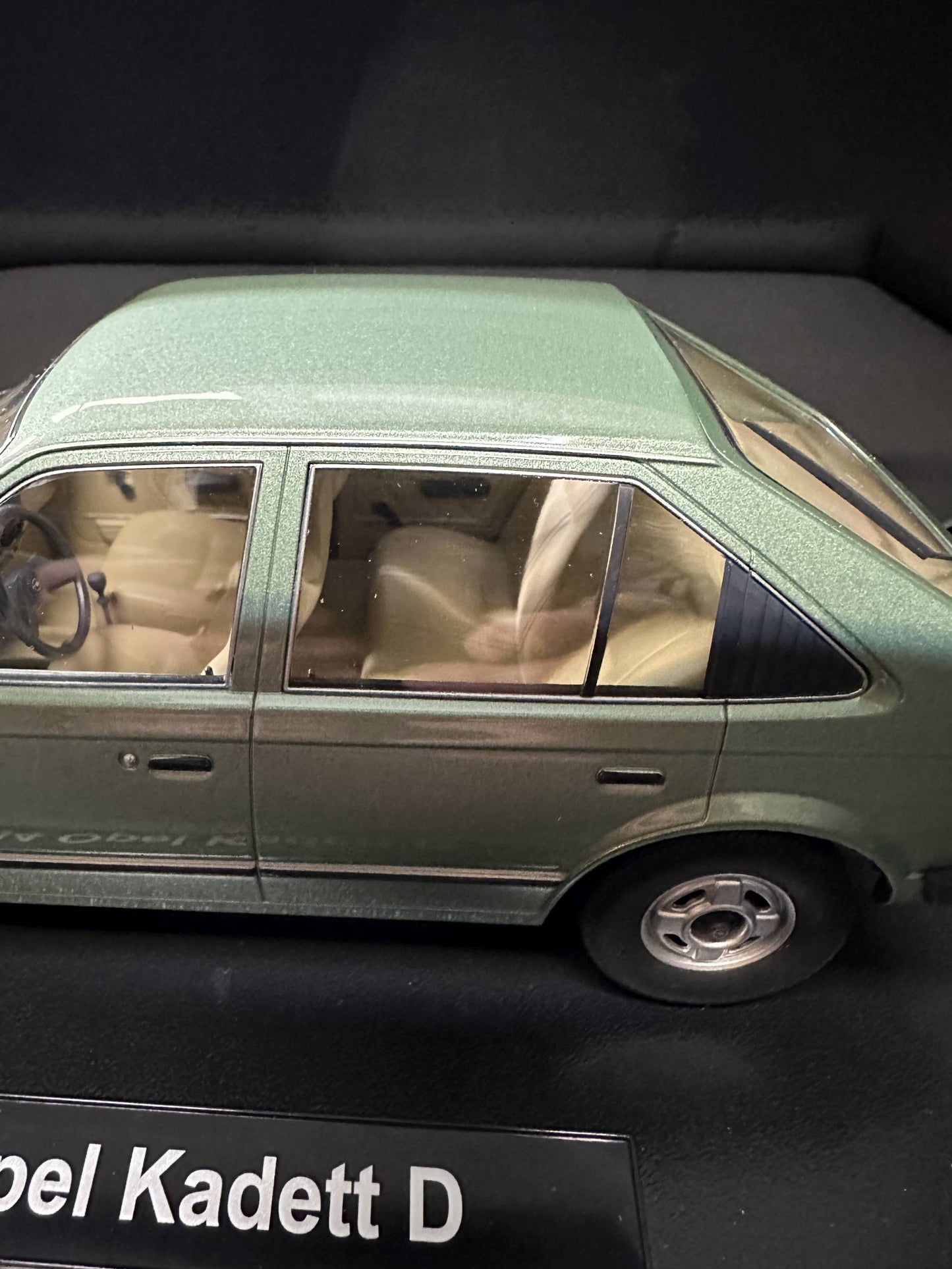 Opel Kadett D Light Green 1:18 Triple 9 Опел Кадет Д светло зелен