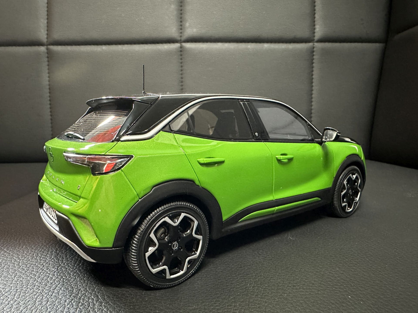 Opel Mokka-e GS Line green ОТ435 Limitiert 795/999 1:18 Otto Опел Moka-e Лимитирана зелена