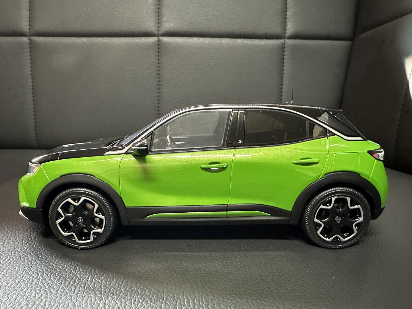 Opel Mokka-e GS Line green ОТ435 Limitiert 795/999 1:18 Otto Опел Moka-e Лимитирана зелена