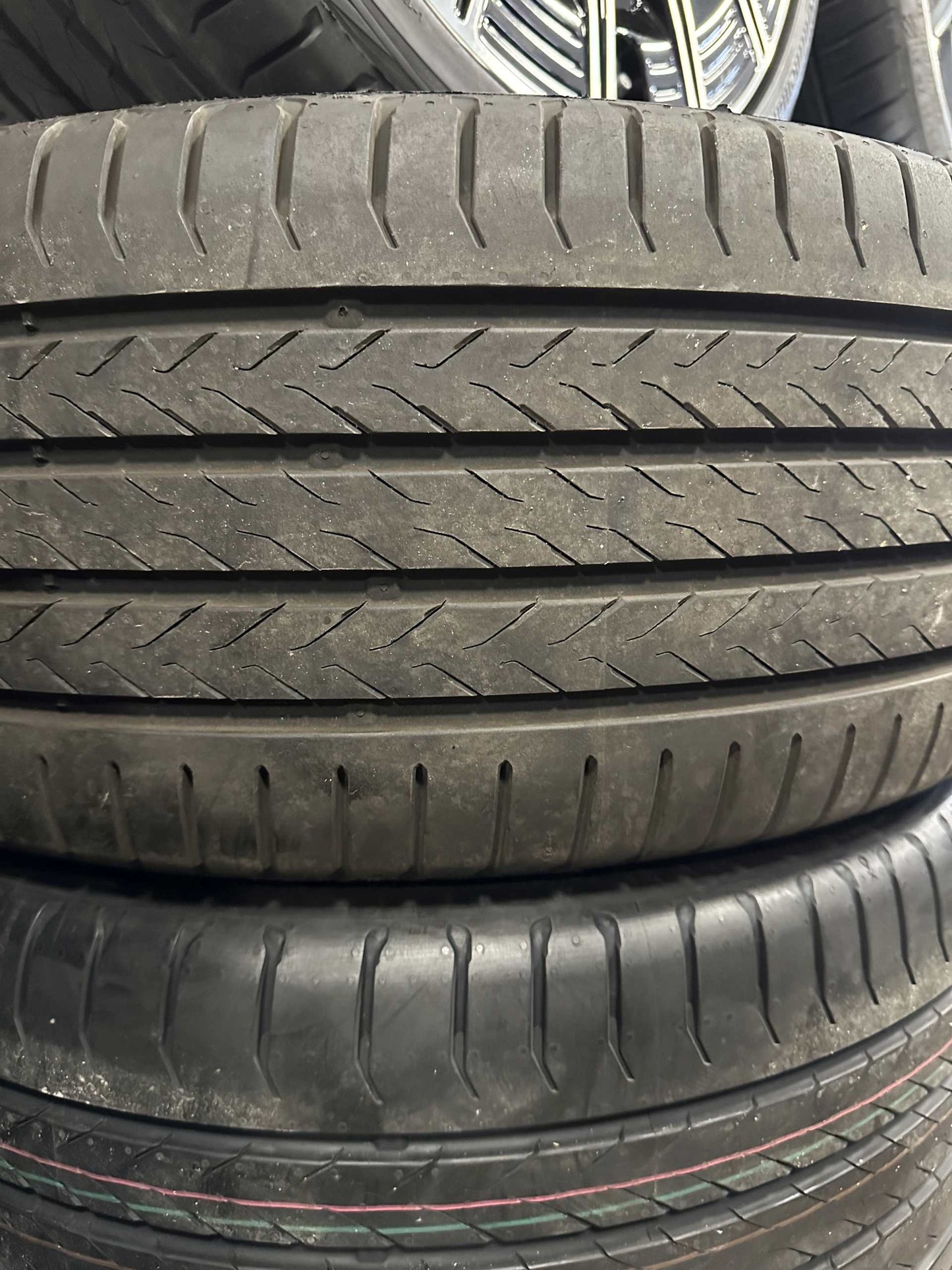Като Нови Mercedes E Klasse W214 21 Zoll AMG Мерцедес E класа W214 21 цола AMG летен комплект летни гуми