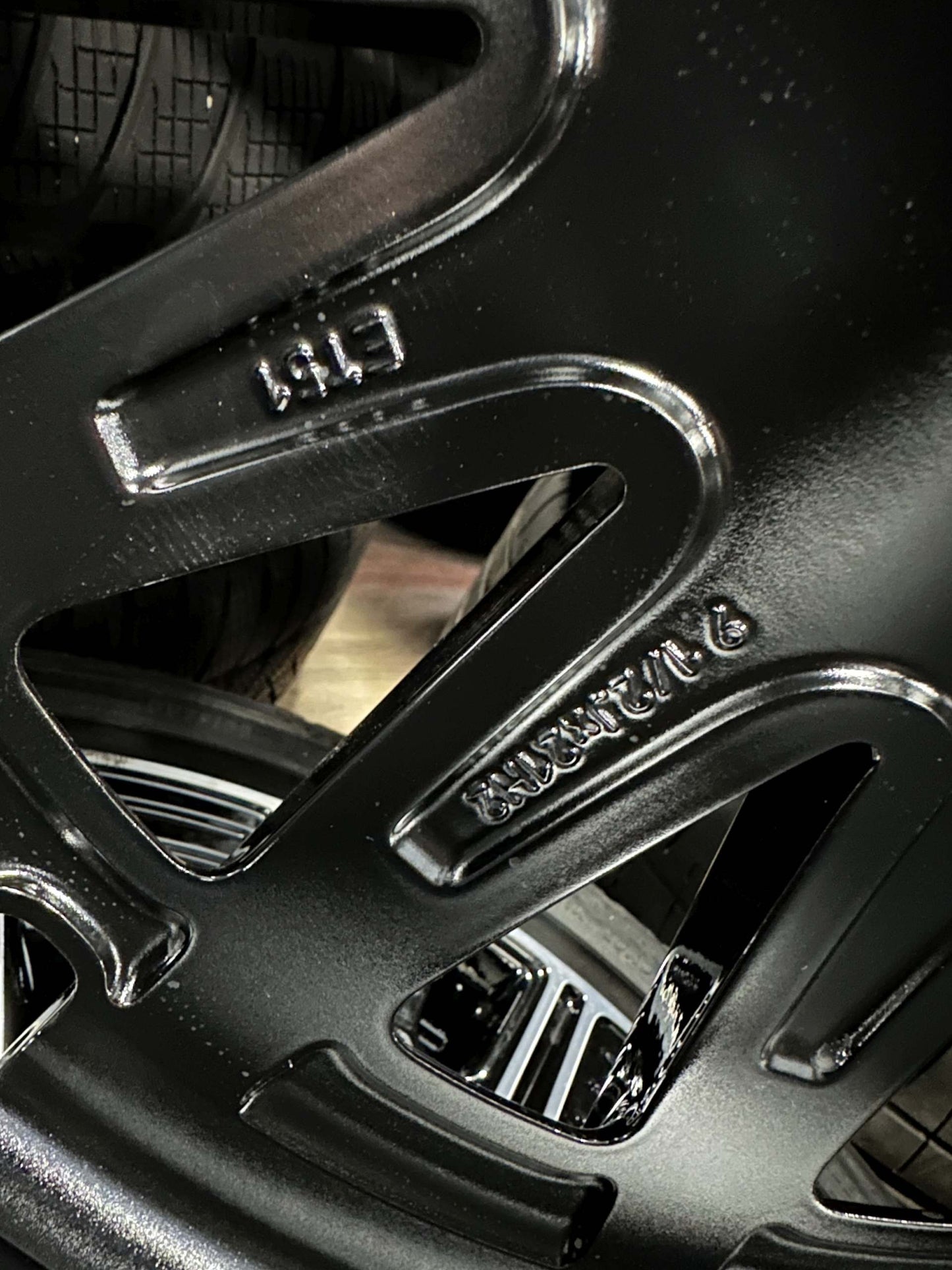 Като Нови Mercedes E Klasse W214 21 Zoll AMG Мерцедес E класа W214 21 цола AMG летен комплект летни гуми