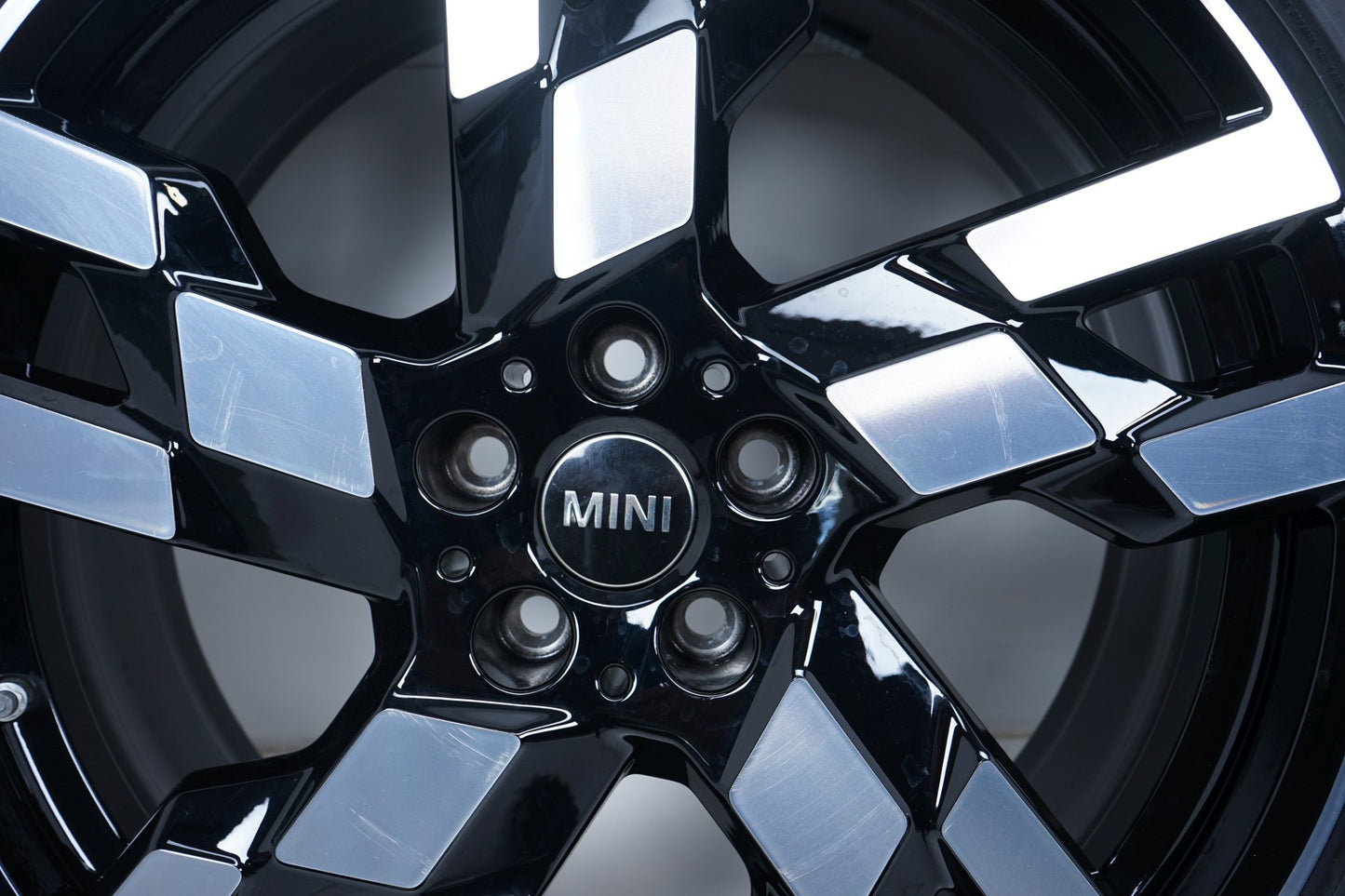 Оригинални Като Нови BMW X1 X2 U11 U10 MINI Countryman U25 20 Zoll 949 Бмв МИНИ У10 У11 У25 20 цола джанти 949 летен комплект летни гуми