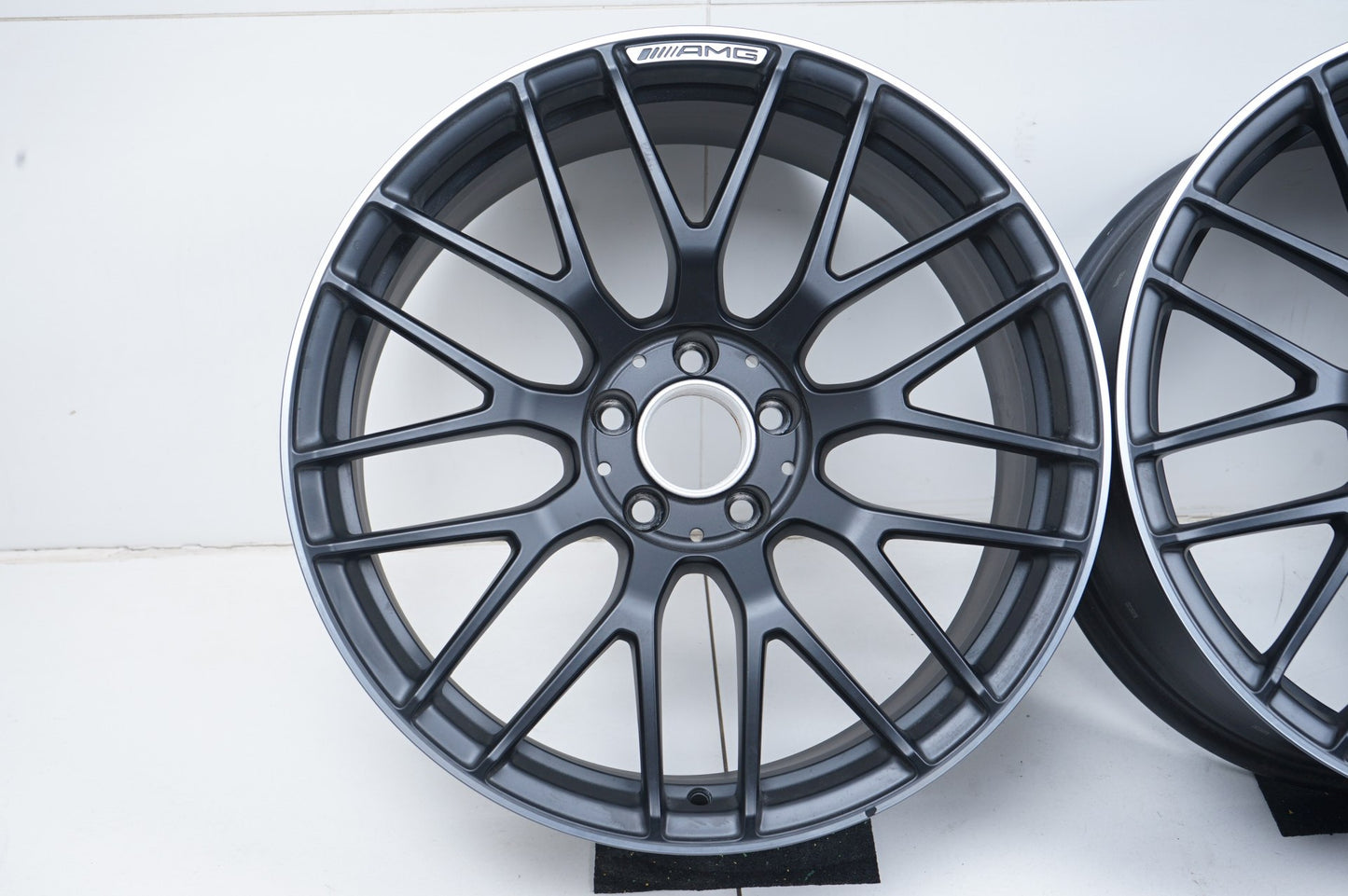 Оригинални Mercedes C63 AMG Coupe W205 19 Zoll Мерцедес Ц63 АМГ Купе W205 Алуминиеви джанти 19 цола A2054015900 A2054016000