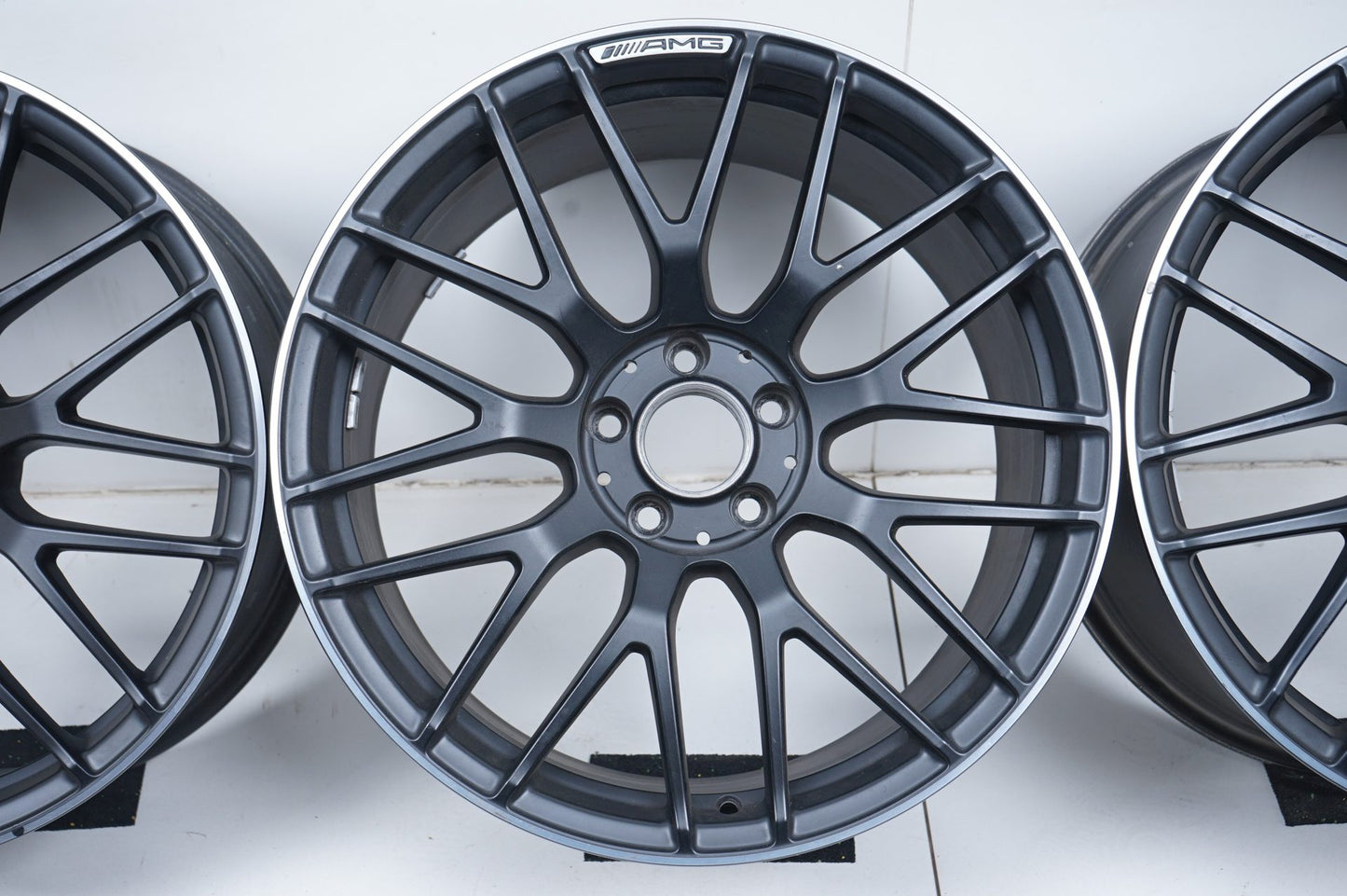 Оригинални Mercedes C63 AMG Coupe W205 19 Zoll Мерцедес Ц63 АМГ Купе W205 Алуминиеви джанти 19 цола A2054015900 A2054016000