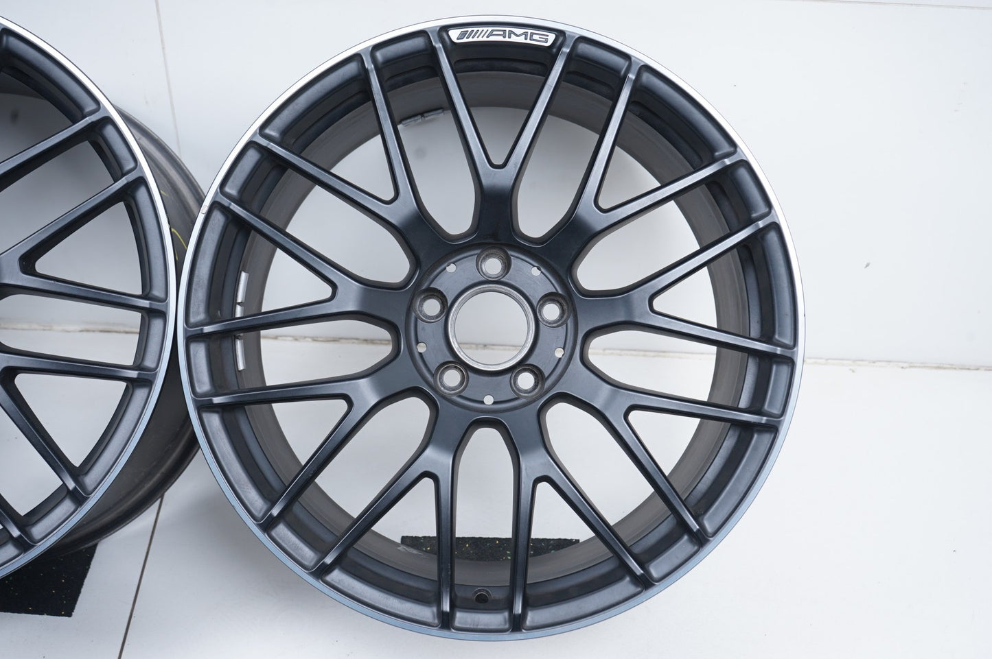 Оригинални Mercedes C63 AMG Coupe W205 19 Zoll Мерцедес Ц63 АМГ Купе W205 Алуминиеви джанти 19 цола A2054015900 A2054016000